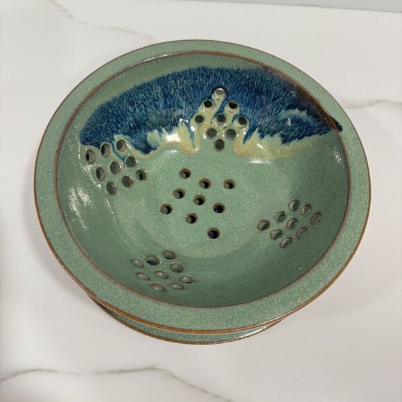 VTG 90's Hand Thrown Signed 2 PC Pottery Berry Strainer Bowl Colander & Plate 8" - Picture 9 of 11
